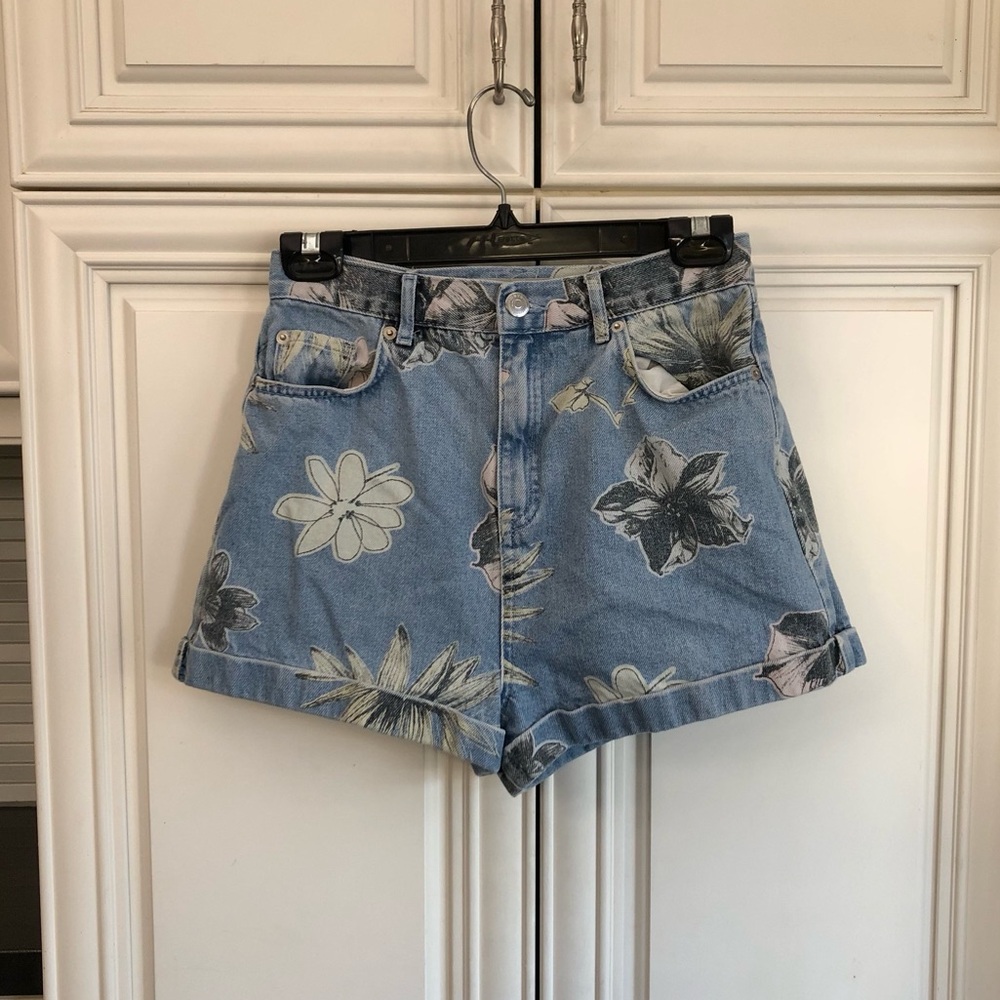 TopShop Moto Mom high waisted floral print women’s denim shorts